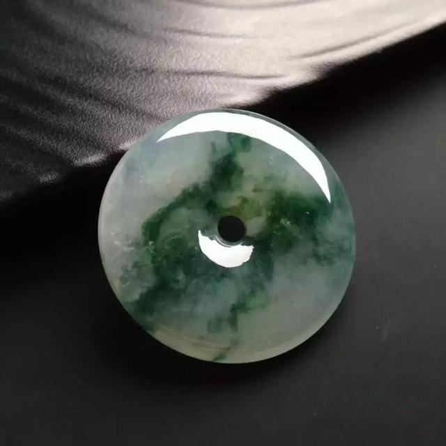 这个翡翠的价钱是多少,中缅边境翡翠价格行情-第10张图片-翡翠网 这个翡翠的价钱是多少,中缅边境翡翠价格行情-第10张图片-翡翠网