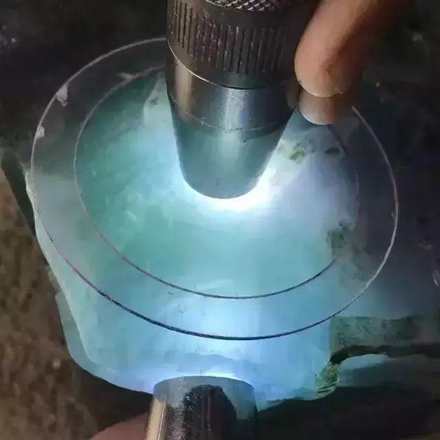 蓝水翡翠原石收购,翡翠原石比成品贵-第6张图片-翡翠网 蓝水翡翠原石收购,翡翠原石比成品贵-第6张图片-翡翠网