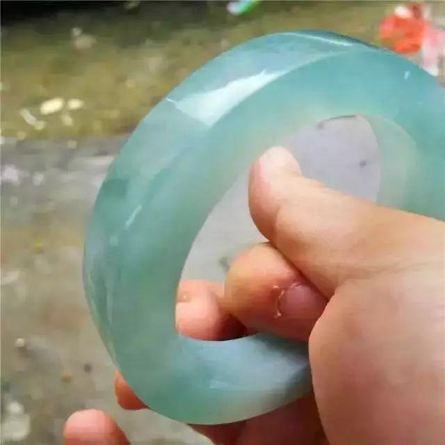 蓝水翡翠原石收购,翡翠原石比成品贵-第9张图片-翡翠网 蓝水翡翠原石收购,翡翠原石比成品贵-第9张图片-翡翠网