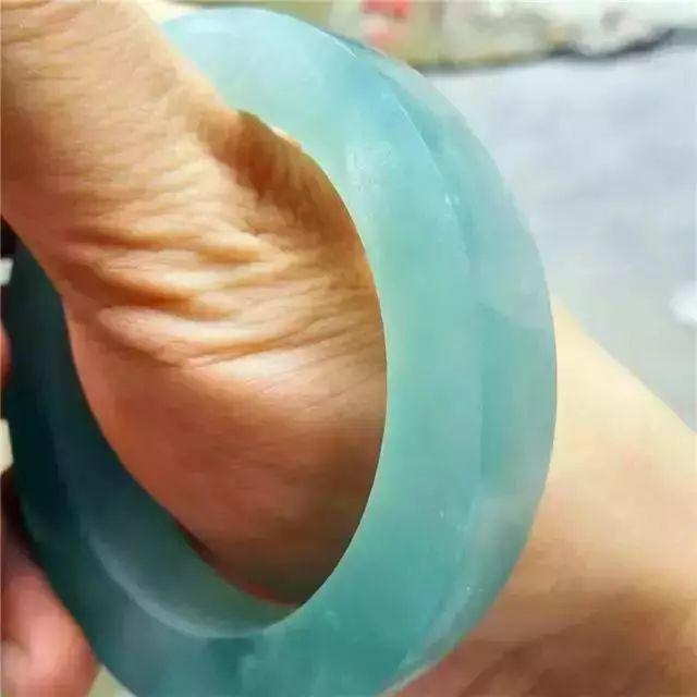 蓝水翡翠原石收购,翡翠原石比成品贵-第11张图片-翡翠网 蓝水翡翠原石收购,翡翠原石比成品贵-第11张图片-翡翠网