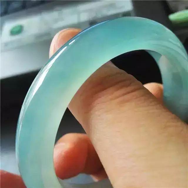 蓝水翡翠原石收购,翡翠原石比成品贵-第12张图片-翡翠网 蓝水翡翠原石收购,翡翠原石比成品贵-第12张图片-翡翠网