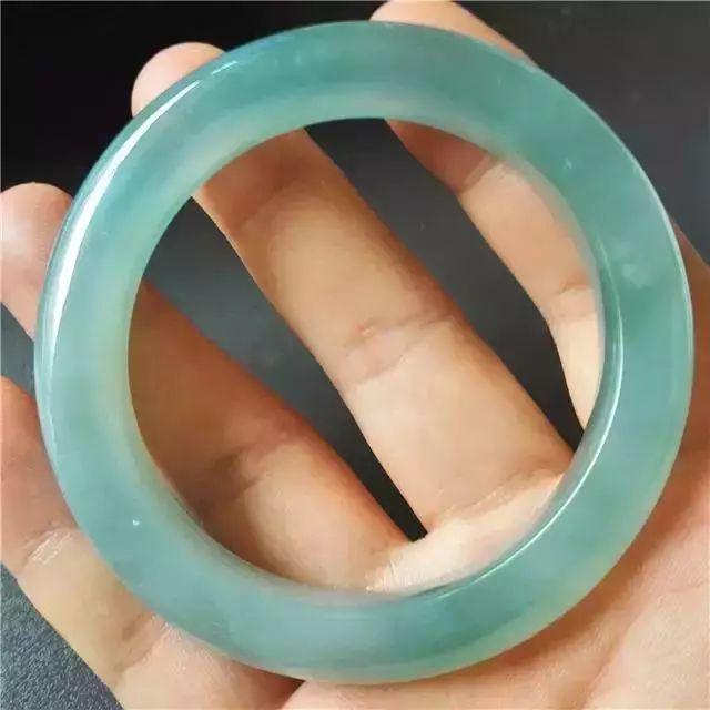 蓝水翡翠原石收购,翡翠原石比成品贵-第13张图片-翡翠网 蓝水翡翠原石收购,翡翠原石比成品贵-第13张图片-翡翠网