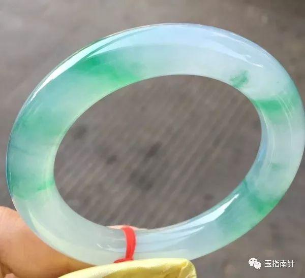 为何翡翠a货才值几百元为什么有的翡翠才几百块钱-第1张图片-翡翠网 为何翡翠a货才值几百元为什么有的翡翠才几百块钱-第1张图片-翡翠网