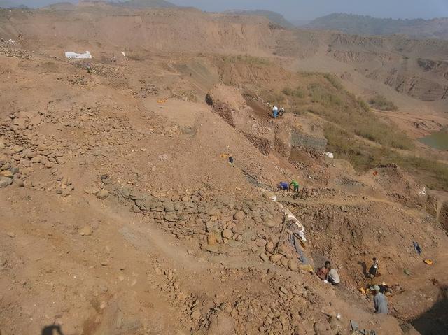 翡翠原石人工假皮无皮翡翠原石图片-第8张图片-翡翠网 翡翠原石人工假皮无皮翡翠原石图片-第8张图片-翡翠网