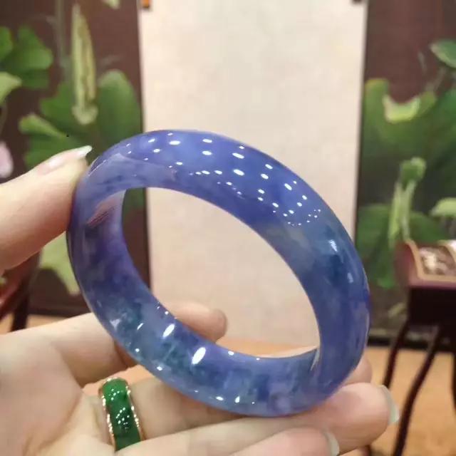 翡翠鉴定师张惠妹,切翡翠知识偶像-第4张图片-翡翠网 翡翠鉴定师张惠妹,切翡翠知识偶像-第4张图片-翡翠网