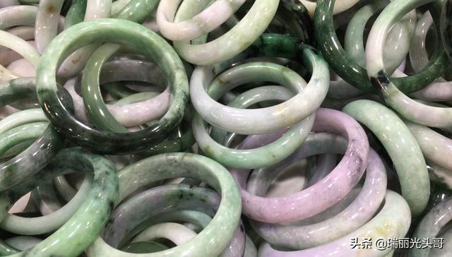 缅甸便宜翡翠手镯都有抛光粉吗,缅甸手镯抛光粉-第2张图片-翡翠网 缅甸便宜翡翠手镯都有抛光粉吗,缅甸手镯抛光粉-第2张图片-翡翠网