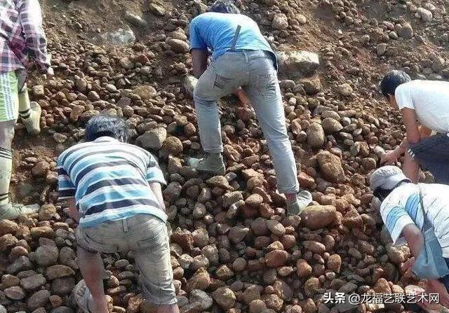 国内能捡到翡翠原石么,河里能捡到玉石吗-第3张图片-翡翠网 国内能捡到翡翠原石么,河里能捡到玉石吗-第3张图片-翡翠网