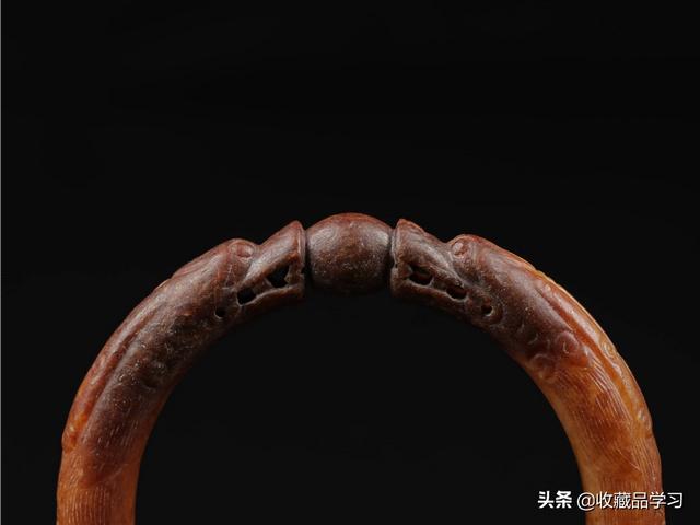 故宫双龙戏珠手镯翡翠手镯雕刻双龙戏珠-第3张图片-翡翠网 故宫双龙戏珠手镯翡翠手镯雕刻双龙戏珠-第3张图片-翡翠网