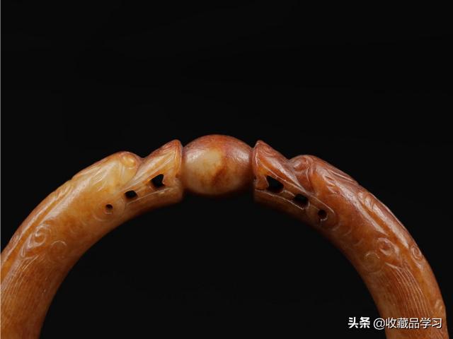 故宫双龙戏珠手镯翡翠手镯雕刻双龙戏珠-第4张图片-翡翠网 故宫双龙戏珠手镯翡翠手镯雕刻双龙戏珠-第4张图片-翡翠网