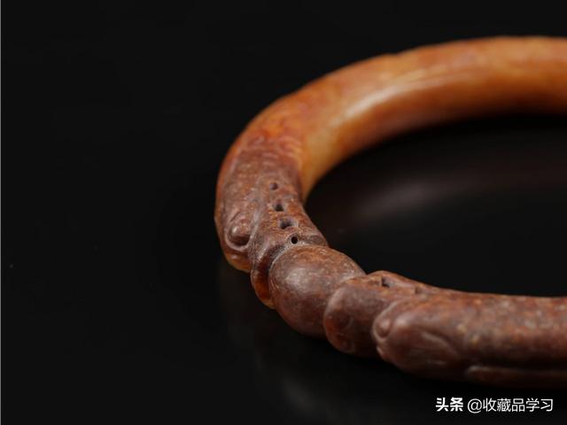 故宫双龙戏珠手镯翡翠手镯雕刻双龙戏珠-第7张图片-翡翠网 故宫双龙戏珠手镯翡翠手镯雕刻双龙戏珠-第7张图片-翡翠网