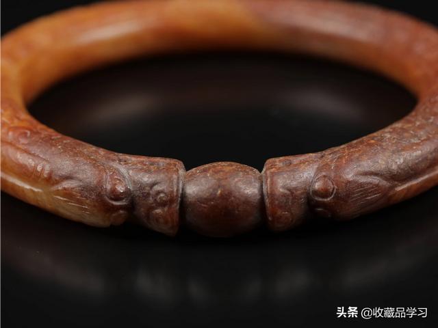 故宫双龙戏珠手镯翡翠手镯雕刻双龙戏珠-第9张图片-翡翠网 故宫双龙戏珠手镯翡翠手镯雕刻双龙戏珠-第9张图片-翡翠网