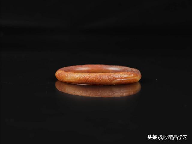 故宫双龙戏珠手镯翡翠手镯雕刻双龙戏珠-第11张图片-翡翠网 故宫双龙戏珠手镯翡翠手镯雕刻双龙戏珠-第11张图片-翡翠网