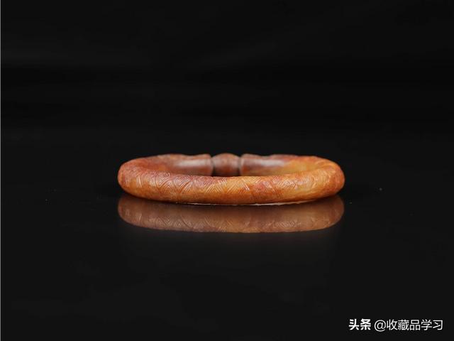 故宫双龙戏珠手镯翡翠手镯雕刻双龙戏珠-第12张图片-翡翠网 故宫双龙戏珠手镯翡翠手镯雕刻双龙戏珠-第12张图片-翡翠网