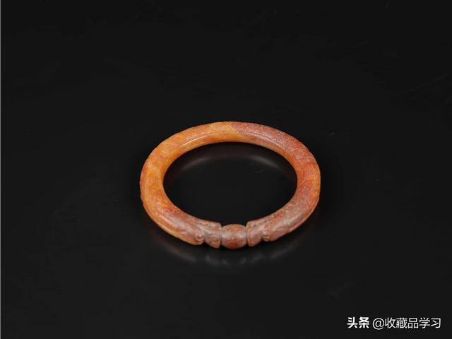 故宫双龙戏珠手镯翡翠手镯雕刻双龙戏珠-第13张图片-翡翠网 故宫双龙戏珠手镯翡翠手镯雕刻双龙戏珠-第13张图片-翡翠网