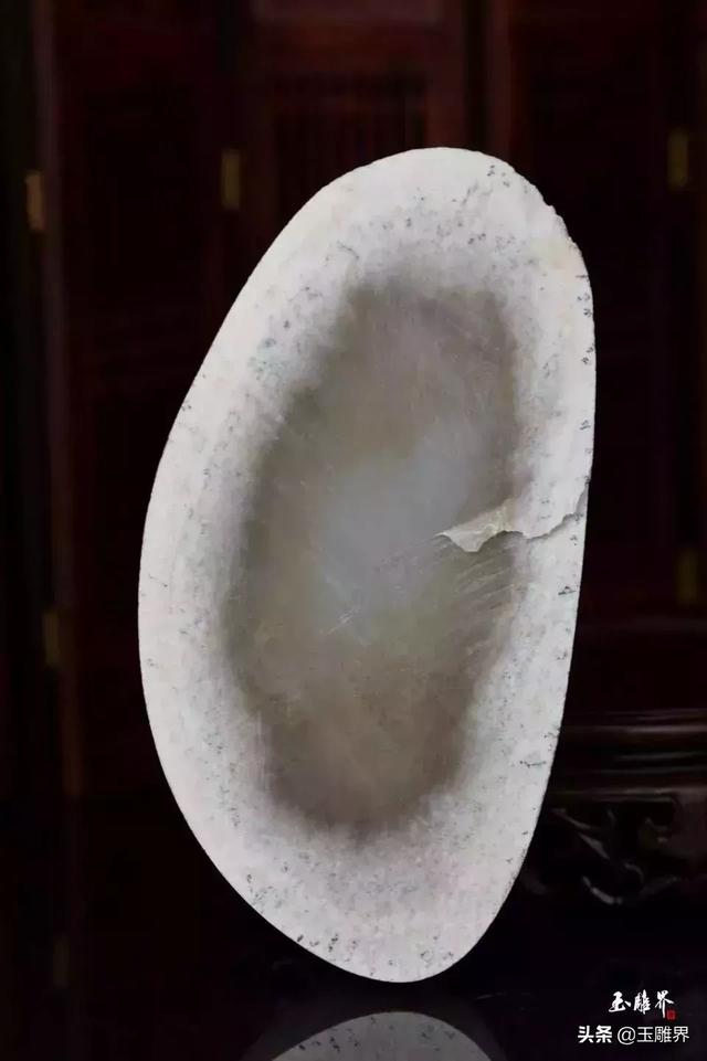 翡翠原石蒙头料能买吗,蒙头料赌石如何辨别-第2张图片-翡翠网 翡翠原石蒙头料能买吗,蒙头料赌石如何辨别-第2张图片-翡翠网