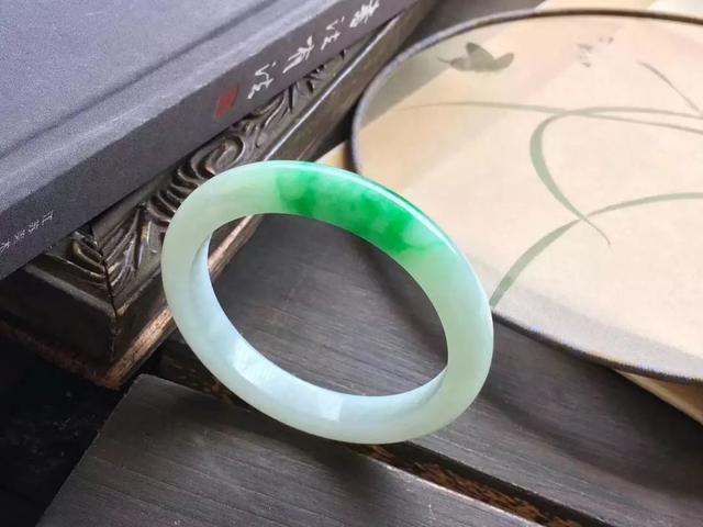 翡翠原石什么是猫水翡翠原石种水什么意思-第3张图片-翡翠网 翡翠原石什么是猫水翡翠原石种水什么意思-第3张图片-翡翠网