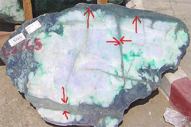 翡翠原石什么是猫水翡翠原石种水什么意思-第7张图片-翡翠网 翡翠原石什么是猫水翡翠原石种水什么意思-第7张图片-翡翠网