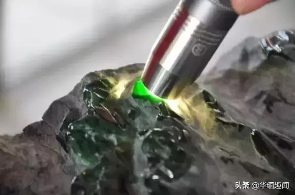 破天一剑翡翠原石,翡翠的原石在哪里-第22张图片-翡翠网 破天一剑翡翠原石,翡翠的原石在哪里-第22张图片-翡翠网