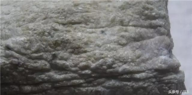 翡翠原石蜂窝状皮壳,翡翠原石大象皮特征-第5张图片-翡翠网 翡翠原石蜂窝状皮壳,翡翠原石大象皮特征-第5张图片-翡翠网