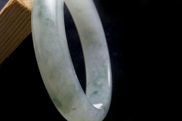 翡翠手镯拍照姿势图片玉手镯要怎么拍照-第6张图片-翡翠网 翡翠手镯拍照姿势图片玉手镯要怎么拍照-第6张图片-翡翠网