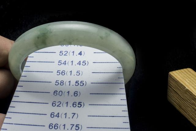 翡翠手镯拍照姿势图片玉手镯要怎么拍照-第7张图片-翡翠网 翡翠手镯拍照姿势图片玉手镯要怎么拍照-第7张图片-翡翠网