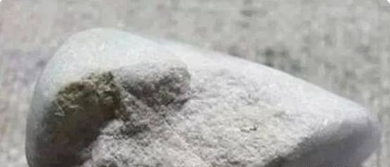 什么原石可以开出墨翠墨翡翠原石知识-第3张图片-翡翠网 什么原石可以开出墨翠墨翡翠原石知识-第3张图片-翡翠网