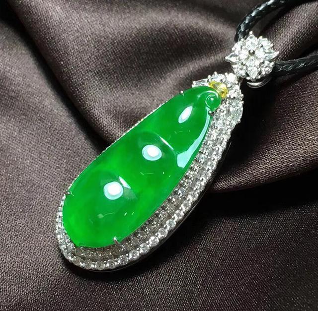 翡翠挂件的保养和清洗方法翡翠吊坠保养知识-第2张图片-翡翠网 翡翠挂件的保养和清洗方法翡翠吊坠保养知识-第2张图片-翡翠网