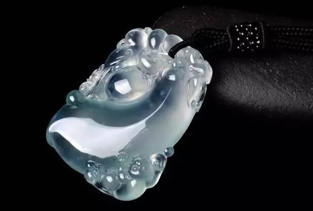 翡翠挂件的保养和清洗方法翡翠吊坠保养知识-第6张图片-翡翠网 翡翠挂件的保养和清洗方法翡翠吊坠保养知识-第6张图片-翡翠网