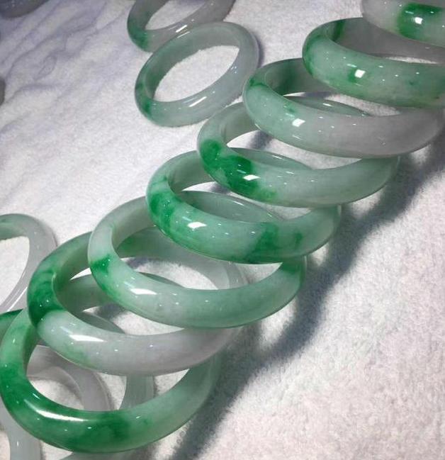 翡翠原石交易,缅甸翡翠原石内幕-第4张图片-翡翠网 翡翠原石交易,缅甸翡翠原石内幕-第4张图片-翡翠网