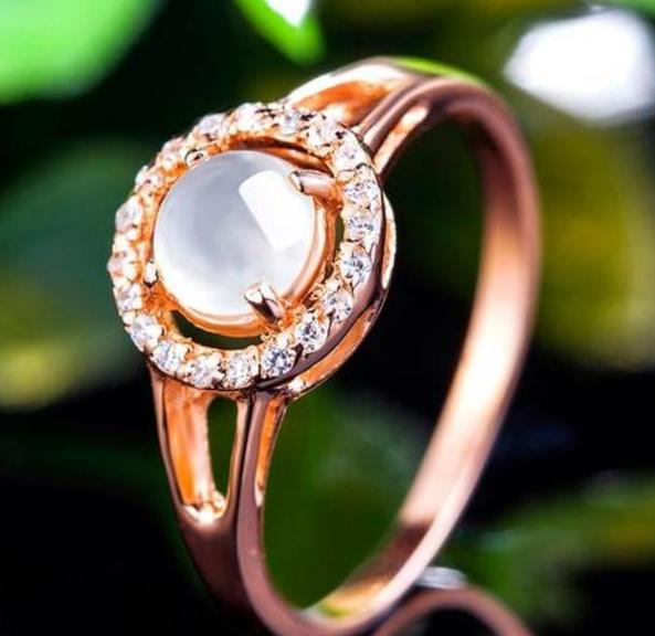 翡翠原石交易,缅甸翡翠原石内幕-第13张图片-翡翠网 翡翠原石交易,缅甸翡翠原石内幕-第13张图片-翡翠网