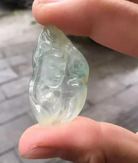 翡翠原石夜市切开,翡翠的原石在哪里-第4张图片-翡翠网 翡翠原石夜市切开,翡翠的原石在哪里-第4张图片-翡翠网