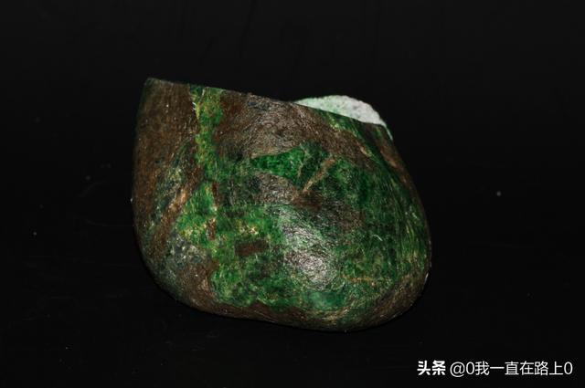 翡翠原石黑点怎么去除,翡翠手镯有黑点能买吗-第1张图片-翡翠网 翡翠原石黑点怎么去除,翡翠手镯有黑点能买吗-第1张图片-翡翠网