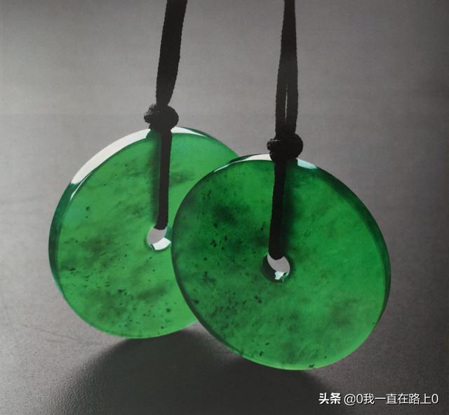 翡翠原石黑点怎么去除,翡翠手镯有黑点能买吗-第4张图片-翡翠网 翡翠原石黑点怎么去除,翡翠手镯有黑点能买吗-第4张图片-翡翠网