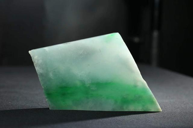 翡翠原石外形有影响吗翡翠的原石在哪里-第3张图片-翡翠网 翡翠原石外形有影响吗翡翠的原石在哪里-第3张图片-翡翠网