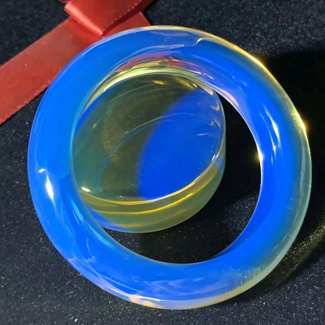 翡翠手镯真假如何鉴定,珍珠翡翠手镯真假鉴别-第2张图片-翡翠网 翡翠手镯真假如何鉴定,珍珠翡翠手镯真假鉴别-第2张图片-翡翠网