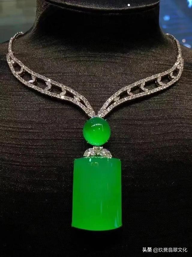 A货翡翠手镯人造翡翠手镯的价格-第2张图片-翡翠网 A货翡翠手镯人造翡翠手镯的价格-第2张图片-翡翠网