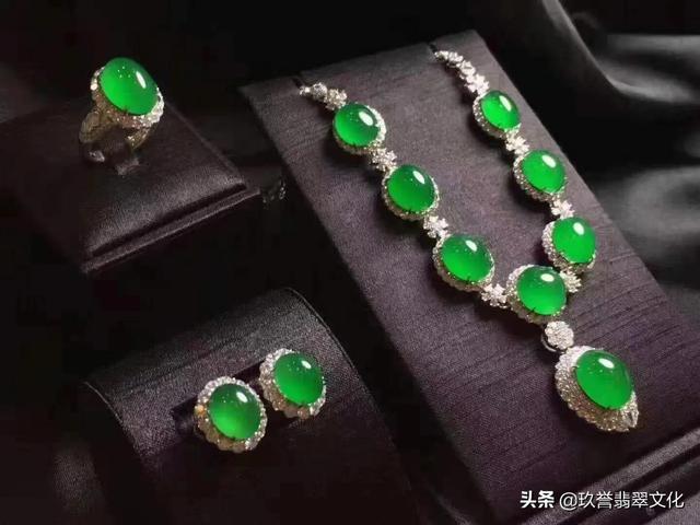 A货翡翠手镯人造翡翠手镯的价格-第5张图片-翡翠网 A货翡翠手镯人造翡翠手镯的价格-第5张图片-翡翠网