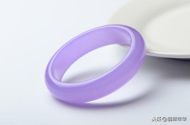 翡翠手镯把油浸进去了怎么办药水泡的玉镯怎么处理-第4张图片-翡翠网 翡翠手镯把油浸进去了怎么办药水泡的玉镯怎么处理-第4张图片-翡翠网