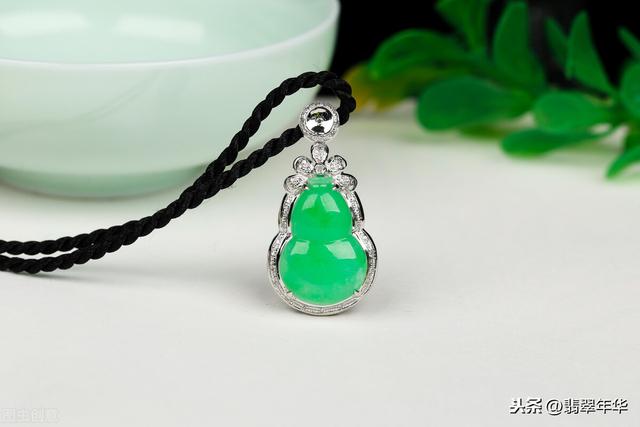 翡翠手镯把油浸进去了怎么办药水泡的玉镯怎么处理-第6张图片-翡翠网 翡翠手镯把油浸进去了怎么办药水泡的玉镯怎么处理-第6张图片-翡翠网