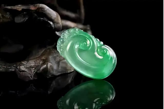 真的翡翠辨别方法翡翠鉴别知识入门-第1张图片-翡翠网 真的翡翠辨别方法翡翠鉴别知识入门-第1张图片-翡翠网