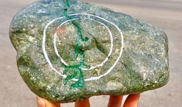 翡翠百山桥原石,百山桥原石的特点-第12张图片-翡翠网 翡翠百山桥原石,百山桥原石的特点-第12张图片-翡翠网