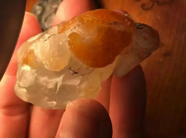 2万8买的大马坎翡翠原石,怎样挑选翡翠原石-第7张图片-翡翠网 2万8买的大马坎翡翠原石,怎样挑选翡翠原石-第7张图片-翡翠网