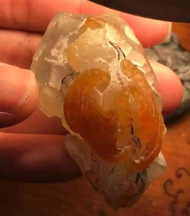 2万8买的大马坎翡翠原石,怎样挑选翡翠原石-第8张图片-翡翠网 2万8买的大马坎翡翠原石,怎样挑选翡翠原石-第8张图片-翡翠网