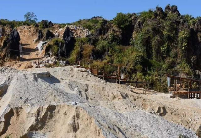 翡翠毛料哪里多,福州翡翠原石石料-第2张图片-翡翠网 翡翠毛料哪里多,福州翡翠原石石料-第2张图片-翡翠网