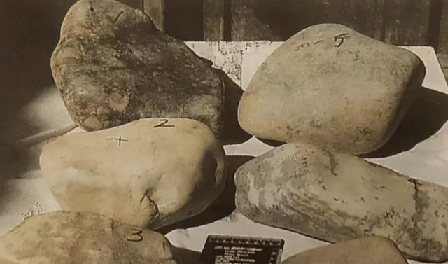 粗皮木那翡翠原石切开图解翡翠原石玉质发白是什么种-第20张图片-翡翠网 粗皮木那翡翠原石切开图解翡翠原石玉质发白是什么种-第20张图片-翡翠网