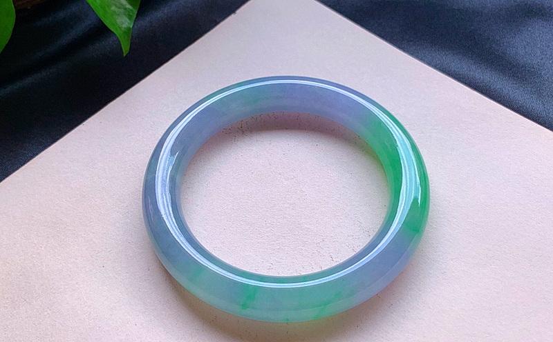 翡翠手镯价格及图片的简单介绍-第1张图片-翡翠网 翡翠手镯价格及图片的简单介绍-第1张图片-翡翠网