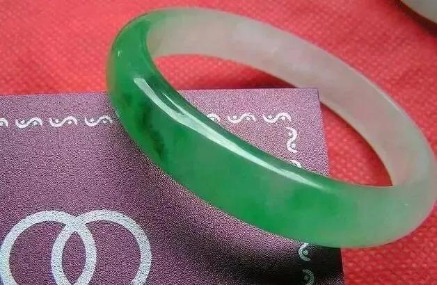 翡翠的原石品种翡翠原石的分类-第3张图片-翡翠网 翡翠的原石品种翡翠原石的分类-第3张图片-翡翠网