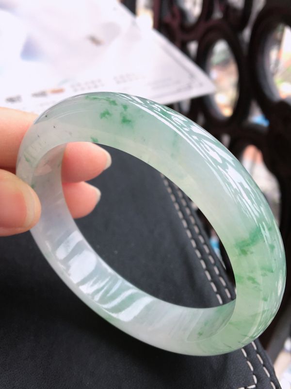 紫罗兰翡翠手镯的尺寸,紫罗兰翡翠为什么戴的人很少-第1张图片-翡翠网 紫罗兰翡翠手镯的尺寸,紫罗兰翡翠为什么戴的人很少-第1张图片-翡翠网