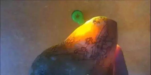 翡翠里的黄翡是什么意思,缅甸翡翠黄翡原石价格-第3张图片-翡翠网 翡翠里的黄翡是什么意思,缅甸翡翠黄翡原石价格-第3张图片-翡翠网