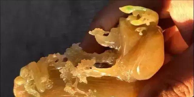 翡翠里的黄翡是什么意思,缅甸翡翠黄翡原石价格-第7张图片-翡翠网 翡翠里的黄翡是什么意思,缅甸翡翠黄翡原石价格-第7张图片-翡翠网